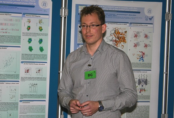 Christian Sinnen, Essen, untersucht in seiner Dissertation die ligandeninduzierte Wechselwirkung von Domänen des Proteins Pin mittels NMR Spektroskopie.
