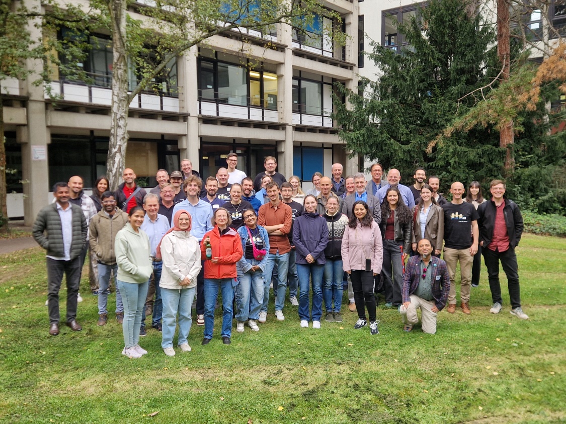 Nach vielen anregenden Vorträgen und Postern wurde der wissenschaftliche und persönliche Austausch im bio-N3MR-Netzwerk am Grill vertieft.