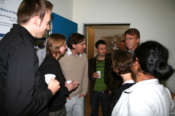 The coffee break was used for discussions...