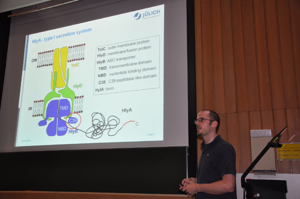 Justin Lecher, Düsseldorf, introduced the NMR structure of the C39 peptidase-like domain of the ABC transporter Haemolysine B.